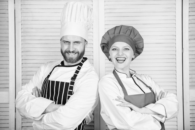 Uśmiechnięci kucharze